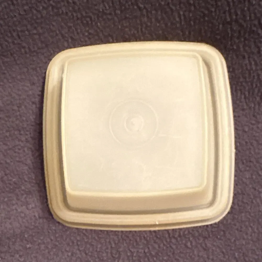 Tupperware 1330-5 Vintage Square Storage Container Snap Lid Green/Beige 1330ml